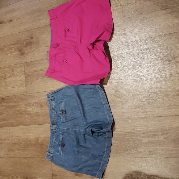 2 pair of G.H Bass & Co. Shorts - Picture 2 of 3